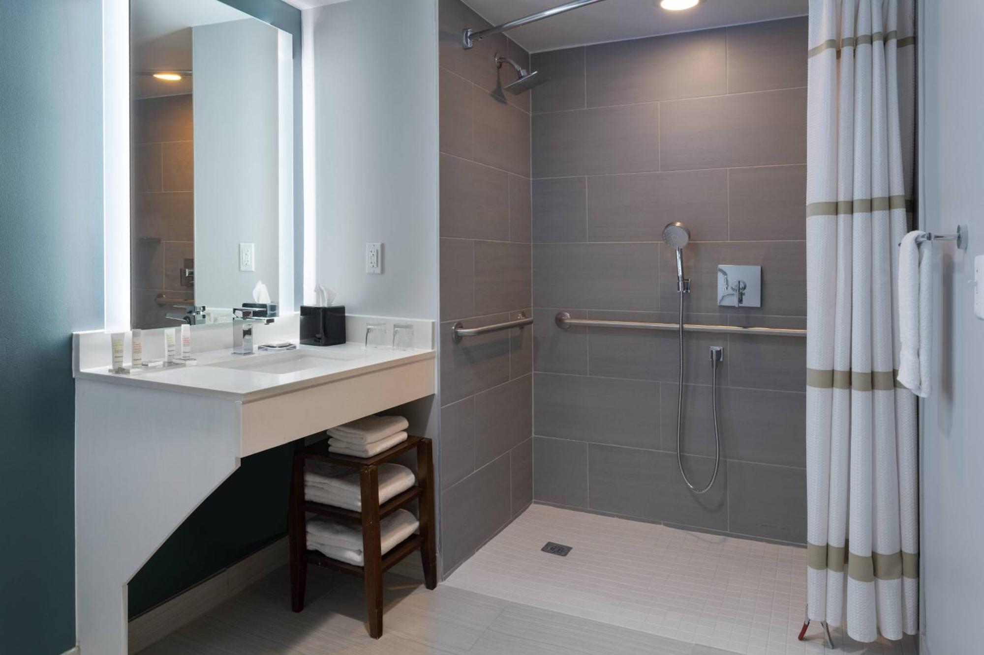 Marriott Greensboro Downtown Екстериор снимка