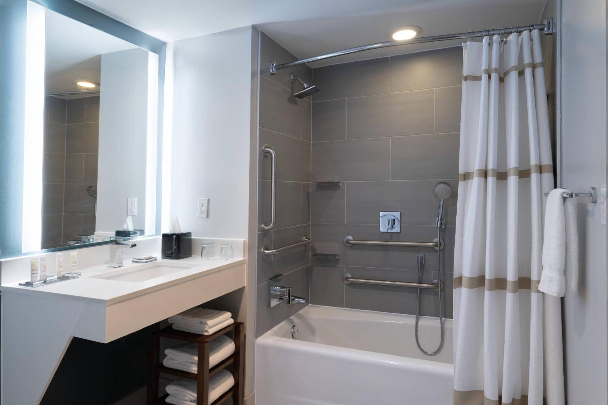 Marriott Greensboro Downtown Екстериор снимка