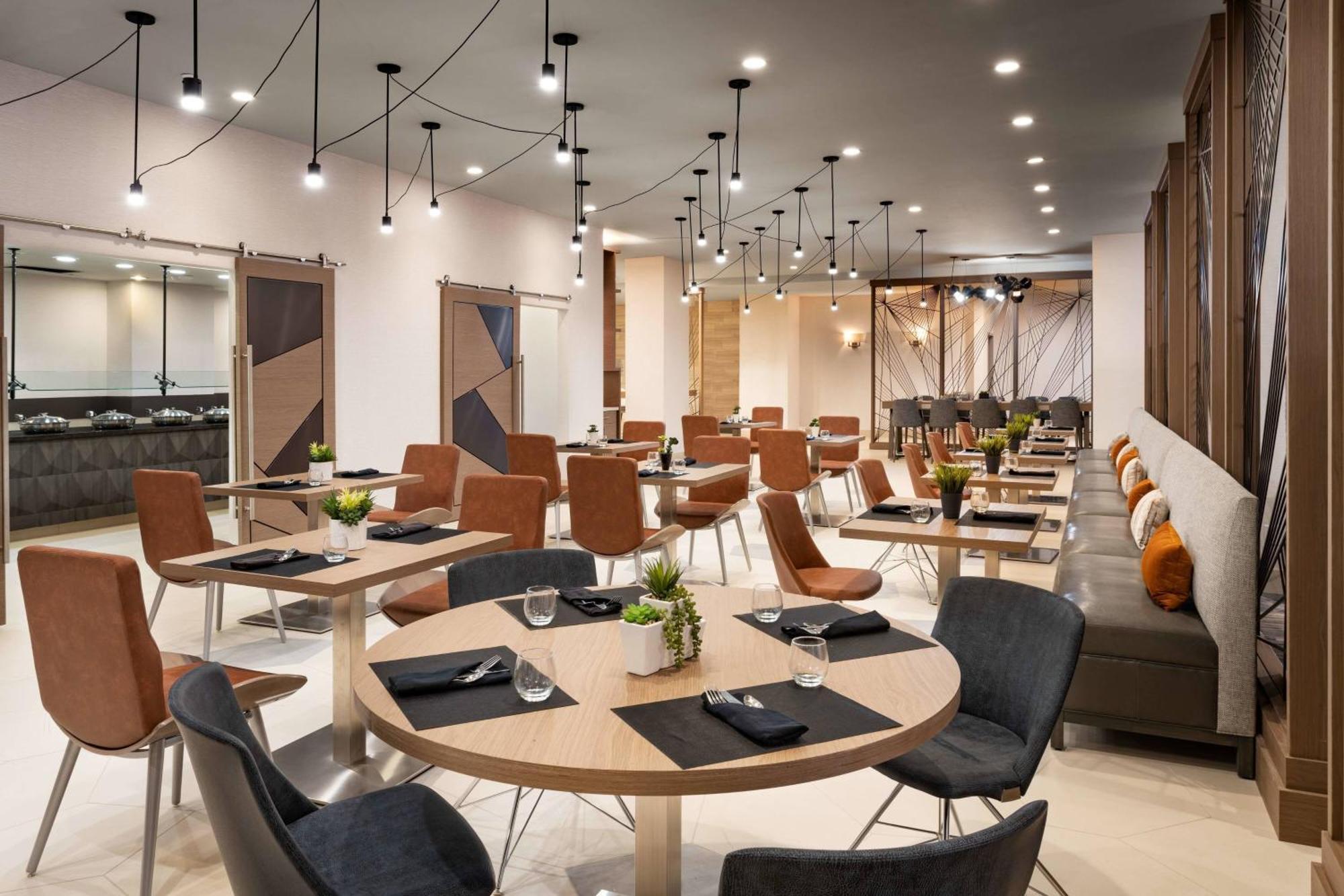 Marriott Greensboro Downtown Екстериор снимка