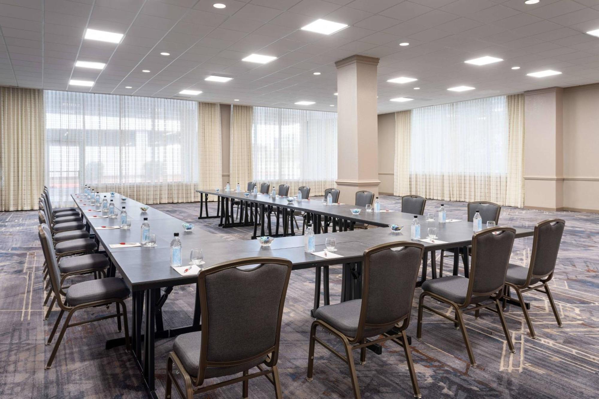 Marriott Greensboro Downtown Екстериор снимка